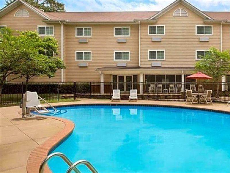 Sleep & Next To Fort Moore Hotel 2*